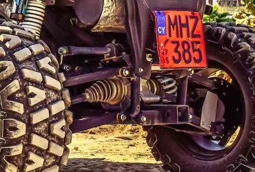 Trailer tow hitch on UTV